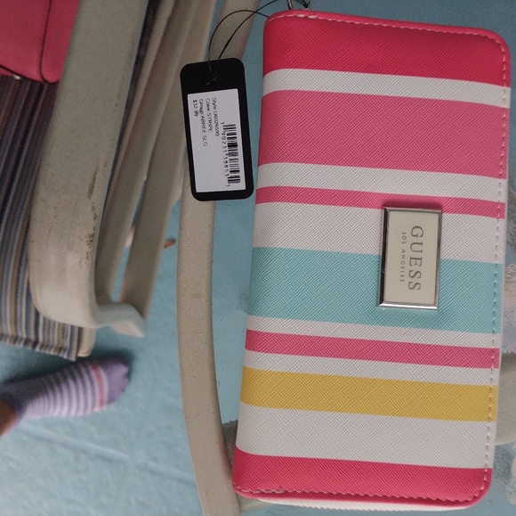 COPY - Guess - Picture 6 of 12